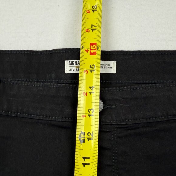 Signature By Levi Strauss Gold Women's Totally Shaping Skinny Black Jeans 26L NW - Picture 10 of 12